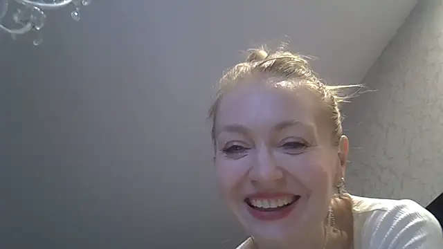 Snapshot of ZarinaSwift chatting on 04/07/26, 10:59 ZarinaSwift online show from 04/07/26, 10:59