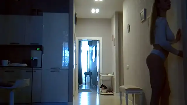 Snapshot of ZarinaSwift chatting on 04/10/26, 04:39 ZarinaSwift online show from 04/10/26, 04:39