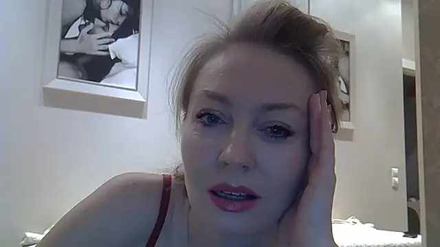 Snapshot of ZarinaSwift chatting on 04/23/26, 04:46 ZarinaSwift online show from 04/23/26, 04:46