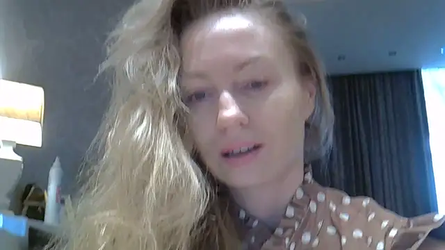 Snapshot of ZarinaSwift chatting on 05/22/26, 04:19 ZarinaSwift online show from 05/22/26, 04:19
