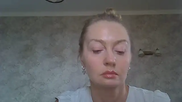 Snapshot of ZarinaSwift chatting on 06/07/26, 07:12 ZarinaSwift online show from 06/07/26, 07:12