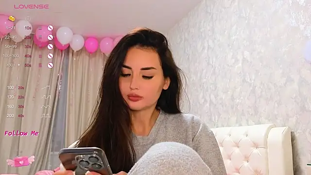 LaraSkinny online show from 12/10/24, 11:11