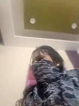 Snapshot of RESHMA_21 chatting on 11/21/25, 08:51 RESHMA 21 online show from 11/21/25, 08:51