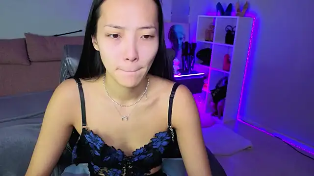 Snapshot of _MIURA_ chatting on 11/18/25, 01:11 MIURA online show from 11/18/25, 01:11