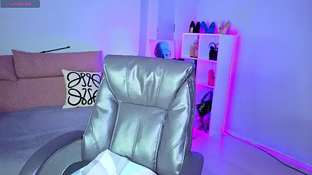 Snapshot of _MIURA_ chatting on 11/21/25, 12:54 MIURA online show from 11/21/25, 12:54