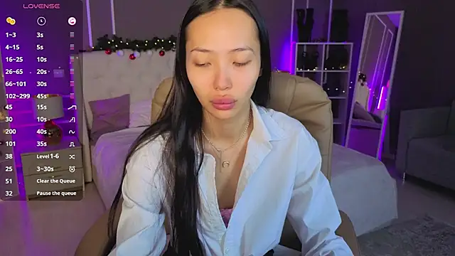 Snapshot of _MIURA_ chatting on 12/19/25, 01:01 MIURA online show from 12/19/25, 01:01