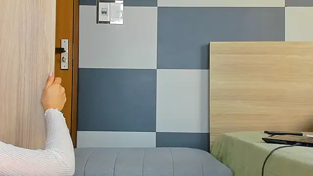 Kiera Thomas online show from 02/04/26, 06:41