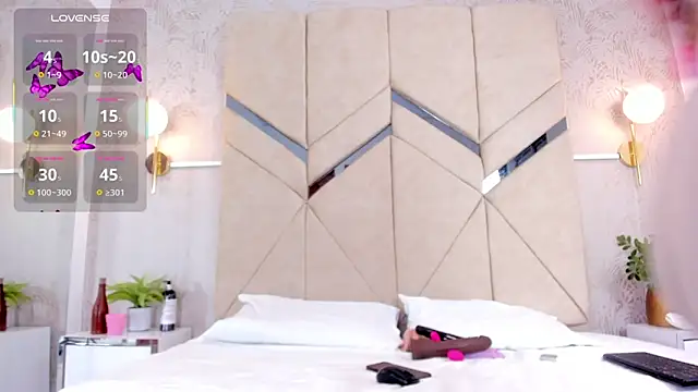 LiaVelez online show from 10/04/25, 01:31