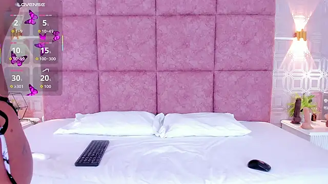 Snapshot of LiaVelez chatting on 04/07/26, 01:44 LiaVelez online show from 04/07/26, 01:44