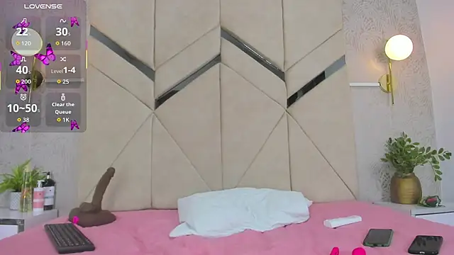 Snapshot of LiaVelez chatting on 04/17/26, 01:58 LiaVelez online show from 04/17/26, 01:58