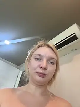 Snapshot of AmmyHot chatting on 04/12/26, 04:06 AmmyHot online show from 04/12/26, 04:06