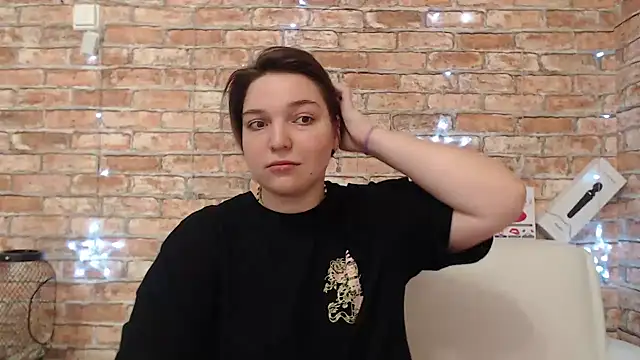 Amelia Kiss  online show from 12/20/25, 12:40