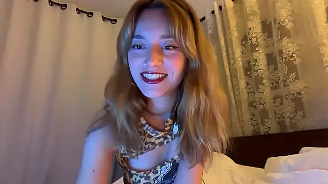 Snapshot of SirenaBelle chatting on 03/08/26, 01:37 SirenaBelle online show from 03/08/26, 01:37