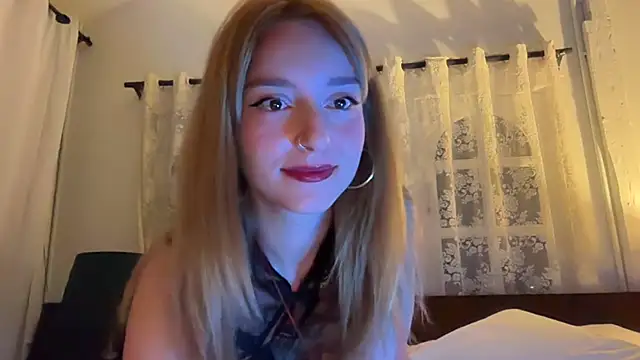 Snapshot of SirenaBelle chatting on 03/21/26, 10:35 SirenaBelle online show from 03/21/26, 10:35