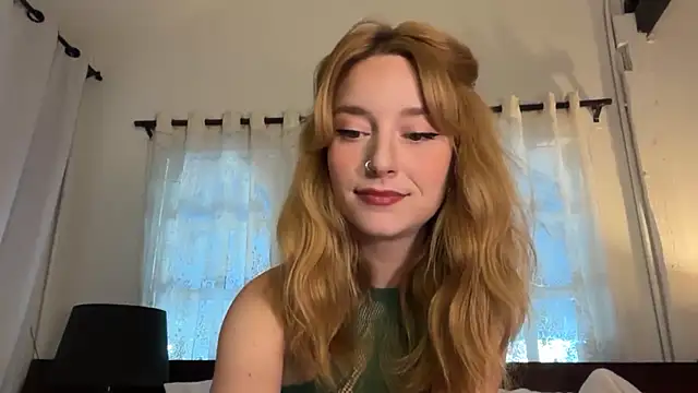 Snapshot of SirenaBelle chatting on 04/25/26, 02:36 SirenaBelle online show from 04/25/26, 02:36