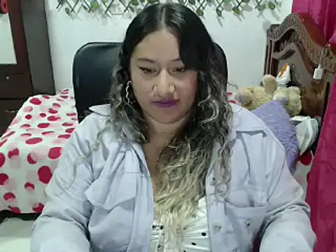 Snapshot of EmilyLove1014 chatting on 12/02/24, 01:25 EmilyLove1014 online show from 12/02/24, 01:25