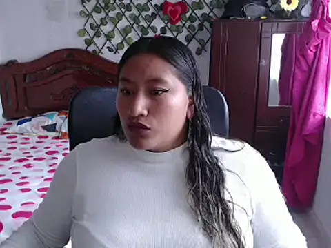 Snapshot of EmilyLove1014 chatting on 12/24/24, 08:49 EmilyLove1014 online show from 12/24/24, 08:49