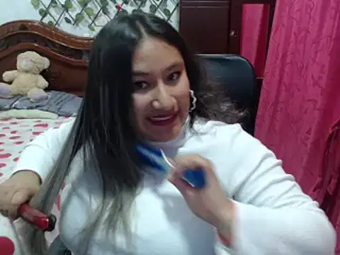 Snapshot of EmilyLove1014 chatting on 12/31/24, 10:34 EmilyLove1014 online show from 12/31/24, 10:34