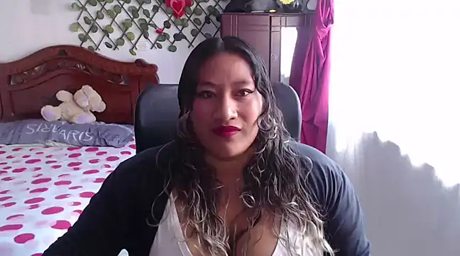 Snapshot of EmilyLove1014 chatting on 01/07/25, 06:45 EmilyLove1014 online show from 01/07/25, 06:45