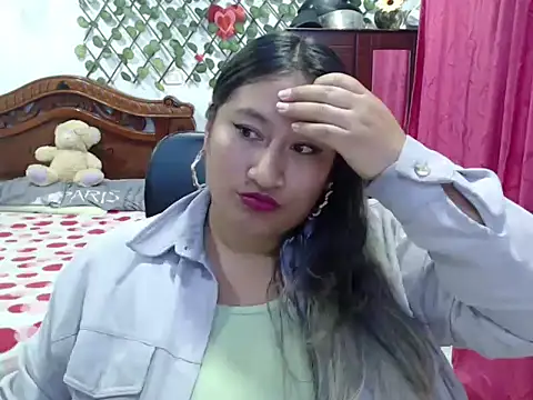 Snapshot of EmilyLove1014 chatting on 01/13/25, 03:01 EmilyLove1014 online show from 01/13/25, 03:01