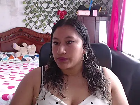 Snapshot of EmilyLove1014 chatting on 02/15/25, 05:39 EmilyLove1014 online show from 02/15/25, 05:39