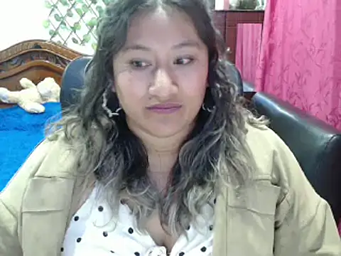 Snapshot of EmilyLove1014 chatting on 02/21/25, 02:28 EmilyLove1014 online show from 02/21/25, 02:28