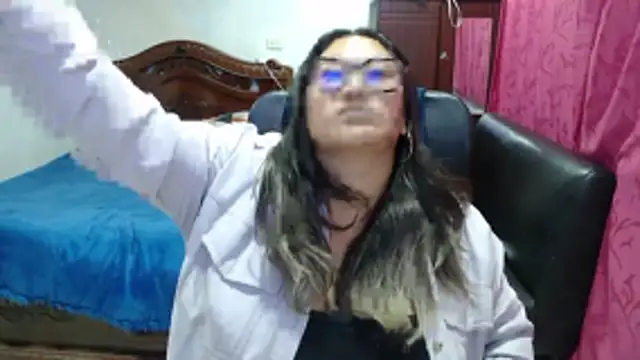 Snapshot of EmilyLove1014 chatting on 11/02/25, 04:26 EmilyLove1014 online show from 11/02/25, 04:26