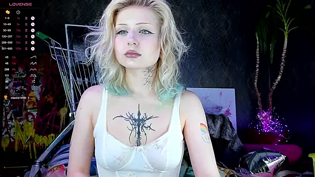 Snapshot of little_grinch666 chatting on 01/25/25, 09:25 little grinch666 online show from 01/25/25, 09:25