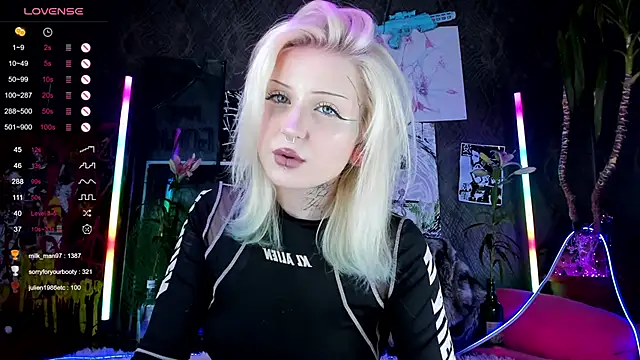 Snapshot of little_grinch666 chatting on 03/04/25, 10:27 little grinch666 online show from 03/04/25, 10:27