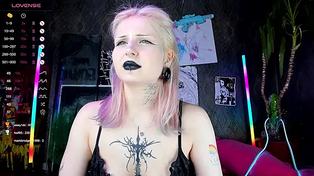 Snapshot of little_grinch666 chatting on 03/22/25, 12:39 little grinch666 online show from 03/22/25, 12:39