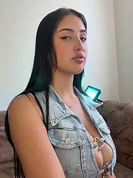 Snapshot of Celeste_Tailor_ chatting on 02/12/25, 07:35 Celeste Tailor  online show from 02/12/25, 07:35