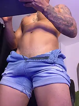 Snapshot of muscle_boyhorny chatting on 02/21/26, 05:19 muscle boyhorny online show from 02/21/26, 05:19