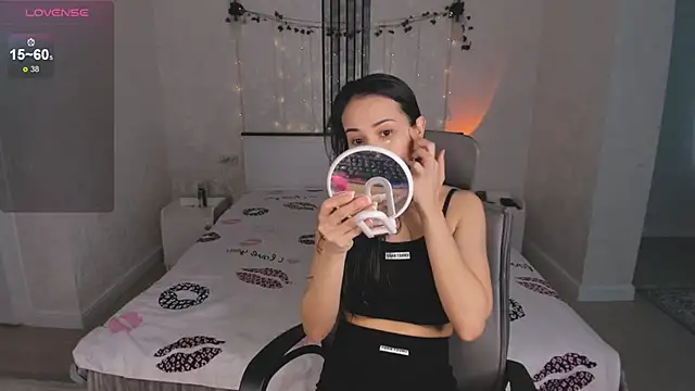 Snapshot of lia_sun chatting on 02/22/25, 10:40 lia sun online show from 02/22/25, 10:40