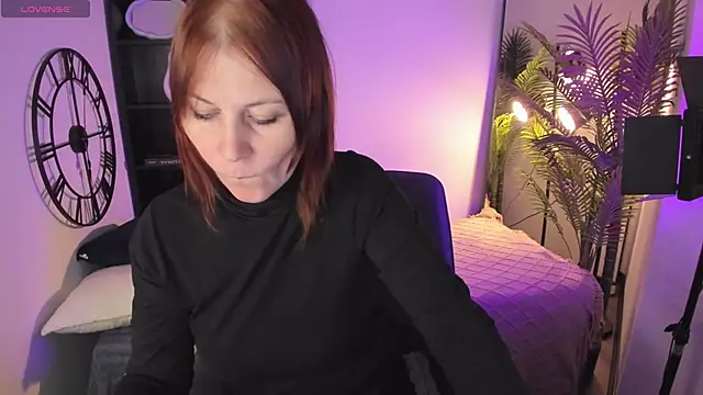 ZoeEast online show from 10/22/25, 01:55