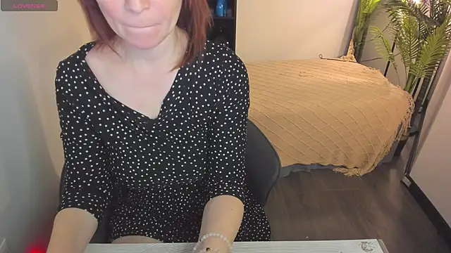 ZoeEast online show from 10/26/25, 05:52