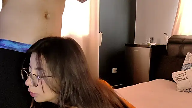 Snapshot of Alaia_sam chatting on 03/21/25, 03:35 Alaia sam online show from 03/21/25, 03:35