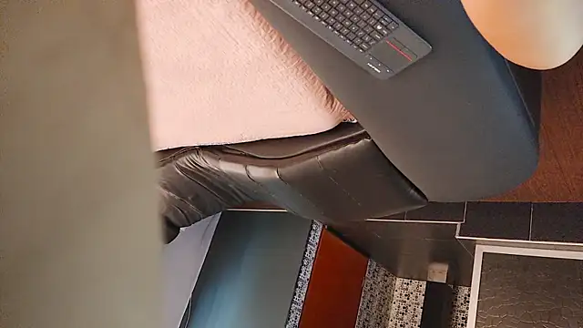 Snapshot of Alaia_sam chatting on 11/07/25, 03:34 Alaia sam online show from 11/07/25, 03:34