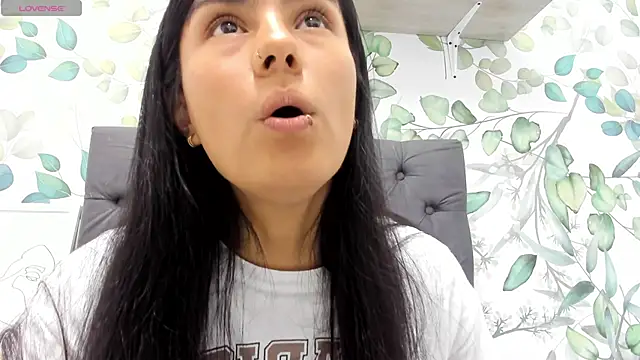 atilanadiaz7 online show from 01/15/25, 03:29