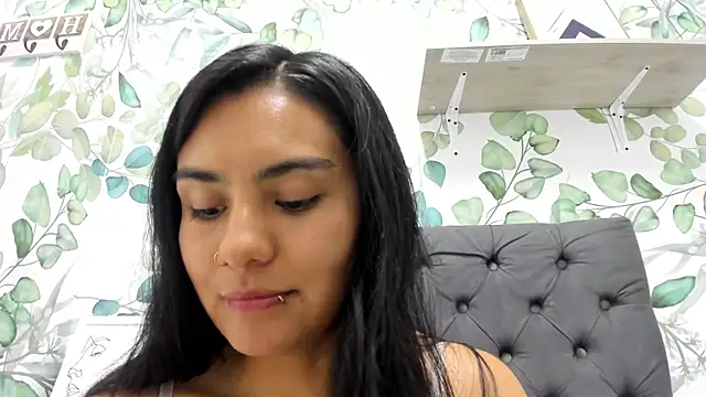 atilanadiaz7 online show from 12/16/25, 05:51