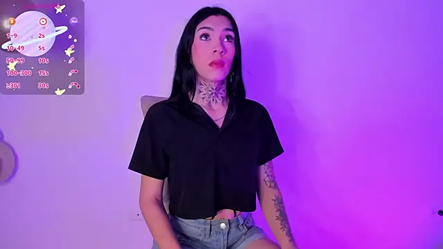 Snapshot of Camila_Coxx chatting on 06/18/26, 06:13 Camila Coxx online show from 06/18/26, 06:13