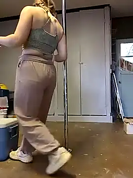 Snapshot of curvycakecutie chatting on 03/09/26, 06:56 curvycakecutie online show from 03/09/26, 06:56