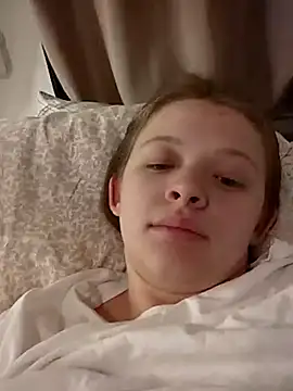 Snapshot of curvycakecutie chatting on 03/25/26, 02:39 curvycakecutie online show from 03/25/26, 02:39