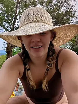 Snapshot of curvycakecutie chatting on 04/21/26, 01:42 curvycakecutie online show from 04/21/26, 01:42