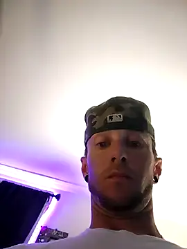 Snapshot of Twin2222 chatting on 03/07/25, 01:20 Twin2222 online show from 03/07/25, 01:20