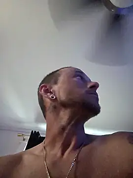 Snapshot of Twin2222 chatting on 09/22/25, 11:18 Twin2222 online show from 09/22/25, 11:18