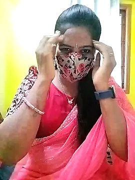 Snapshot of melina214 chatting on 03/19/26, 03:43 melina214 online show from 03/19/26, 03:43