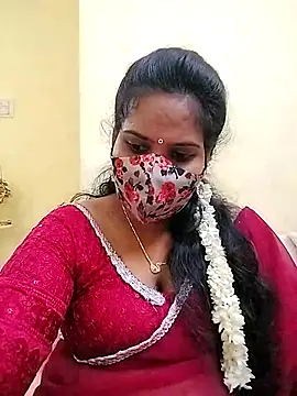 Snapshot of melina214 chatting on 04/21/26, 04:34 melina214 online show from 04/21/26, 04:34