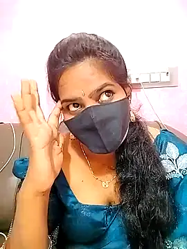 Snapshot of melina214 chatting on 07/27/26, 03:57 melina214 online show from 07/27/26, 03:57