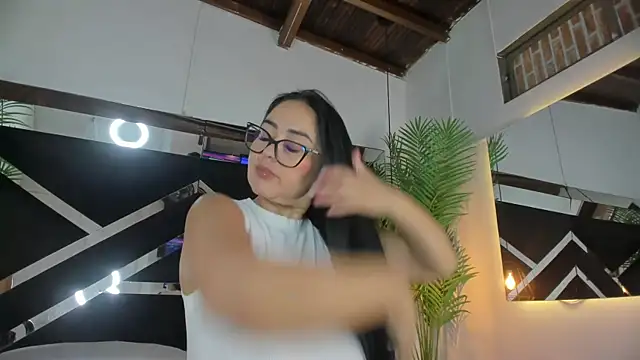 Snapshot of emily-fox chatting on 03/25/26, 11:05 emily-fox online show from 03/25/26, 11:05