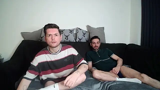 Snapshot of twotwinkhusbandss chatting on 11/29/25, 06:22 twotwinkhusbandss online show from 11/29/25, 06:22